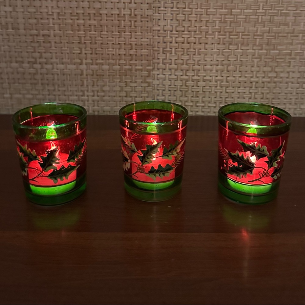 🎄VTG Hand Painted Holly Berry Small Christmas Votive Holders with Candles